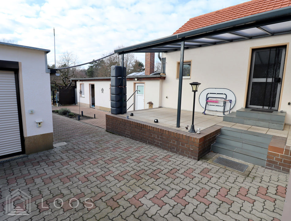 Immobilie in Sallgast - Kompaktes Haus am Wald: DHH mit Garten und Nebengebäuden - Bild 1