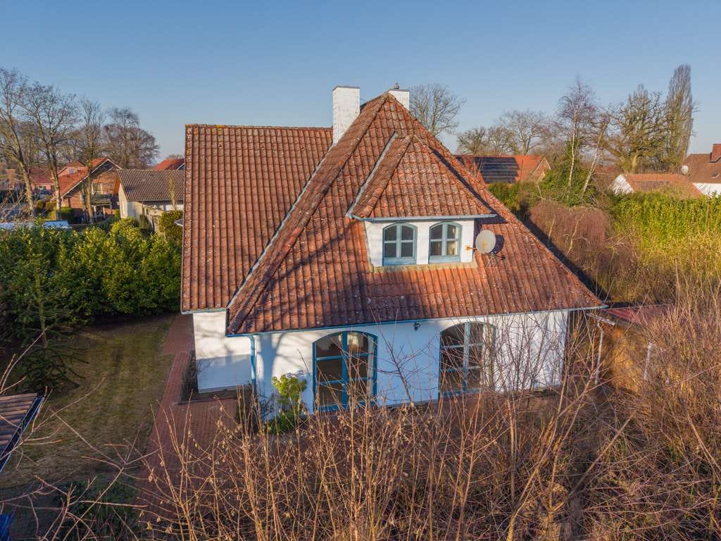 Immobilie in Friedeburg - GROßES EINFAMILIENHAUS ZENTRAL IN FRIEDEBURG - Bild 1
