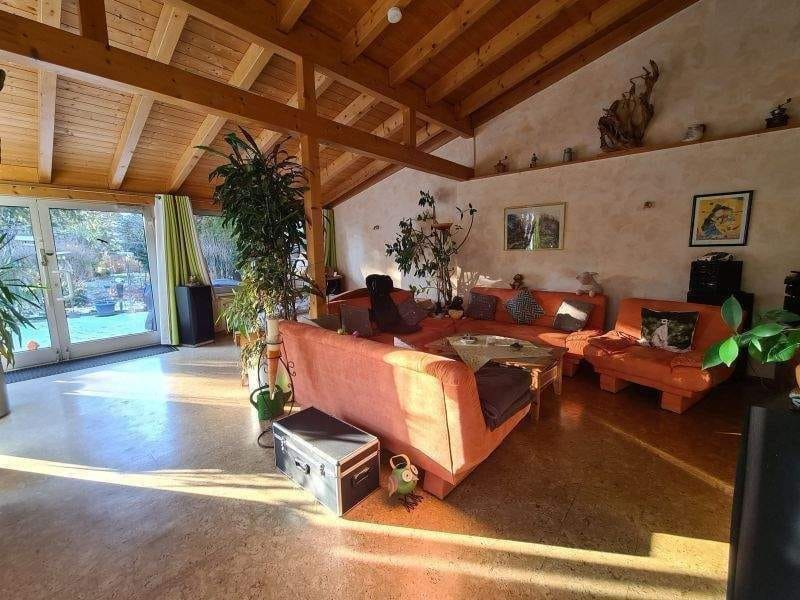 Immobilie in Rödermark - Für Individualisten! Wohnen und Arbeiten unter einem Dach: Saniertes 2-Fam.-Haus mit Nebengebäude u. großem Grundstück  - Bild 2