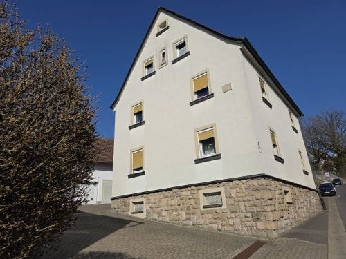 Immobilie in Dittelbrunn - 2-Familienhaus mit schönem Garten in 97456 Dittelbrunn-Hambach (ID 10632) - Bild 0
