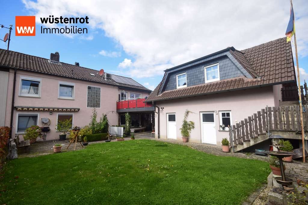 Immobilie in Neuhof - Zweifamilienhaus mit vielseitigem Wohnkonzept, Einliegerwohnung & gepflegtem Garten in Neuhof - Bild 0