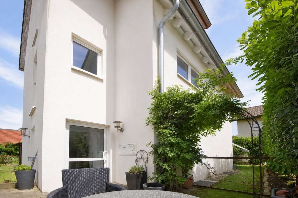 Immobilie in Hessigheim - Vermietete Maisonettewohnung in Neckarnähe – Kapitalanlage mit Hauscharakter - Bild 1