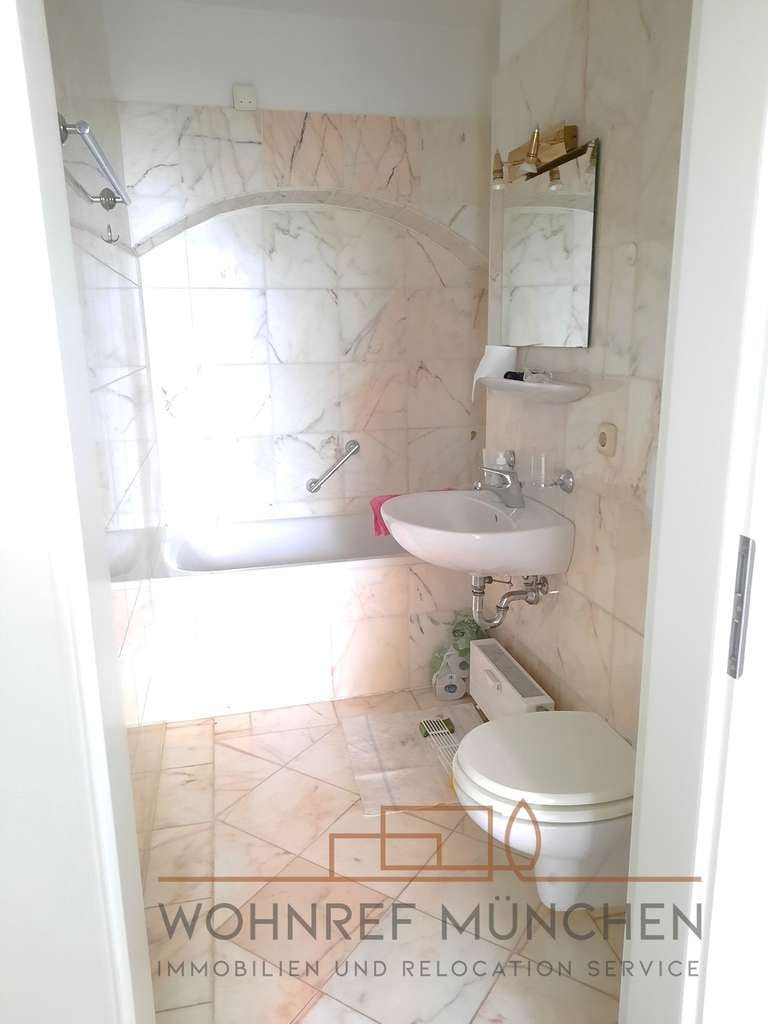 Immobilie in Obertraubling - Rarität im Raum Regensburg
2-Zimmer-Erdgeschosswohnung im historischen Wasserschloss Gebelkofen - Bild 4