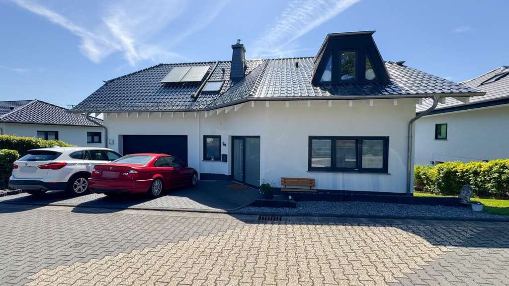 Immobilie in Niedererbach - Exklusives Wohnhaus mit Einliegerwohnung und großem Garten in traumhafter Lage vor Limburg! - Bild 1