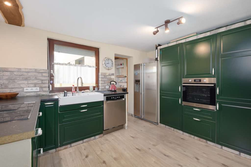 Immobilie in Königsbach-Stein - eihenmittelhaus mit Innenhof, Garten und individuellem Gestaltungspotenzial! - OT Königsbach - Bild 3