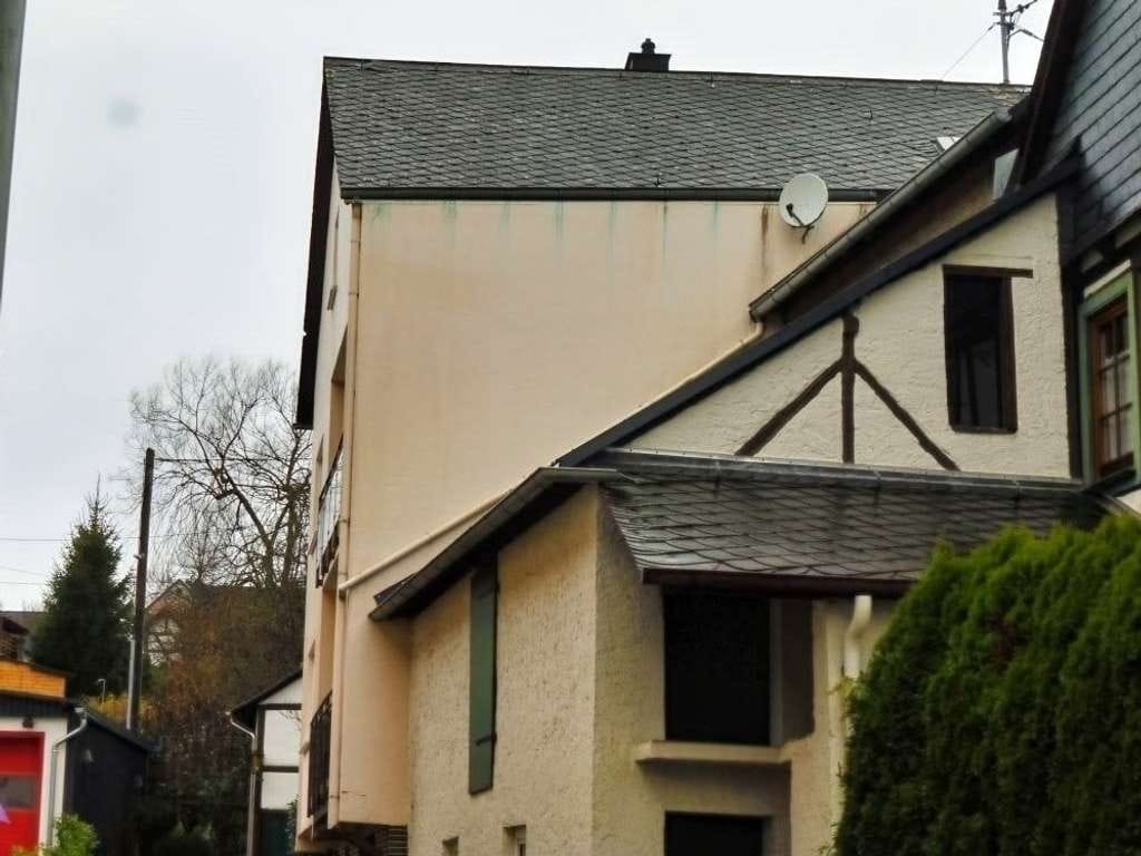 Immobilie in Lieg - Doppelhaus mit Nebengebäude aus alter und neuerer Zeit - Bild 1