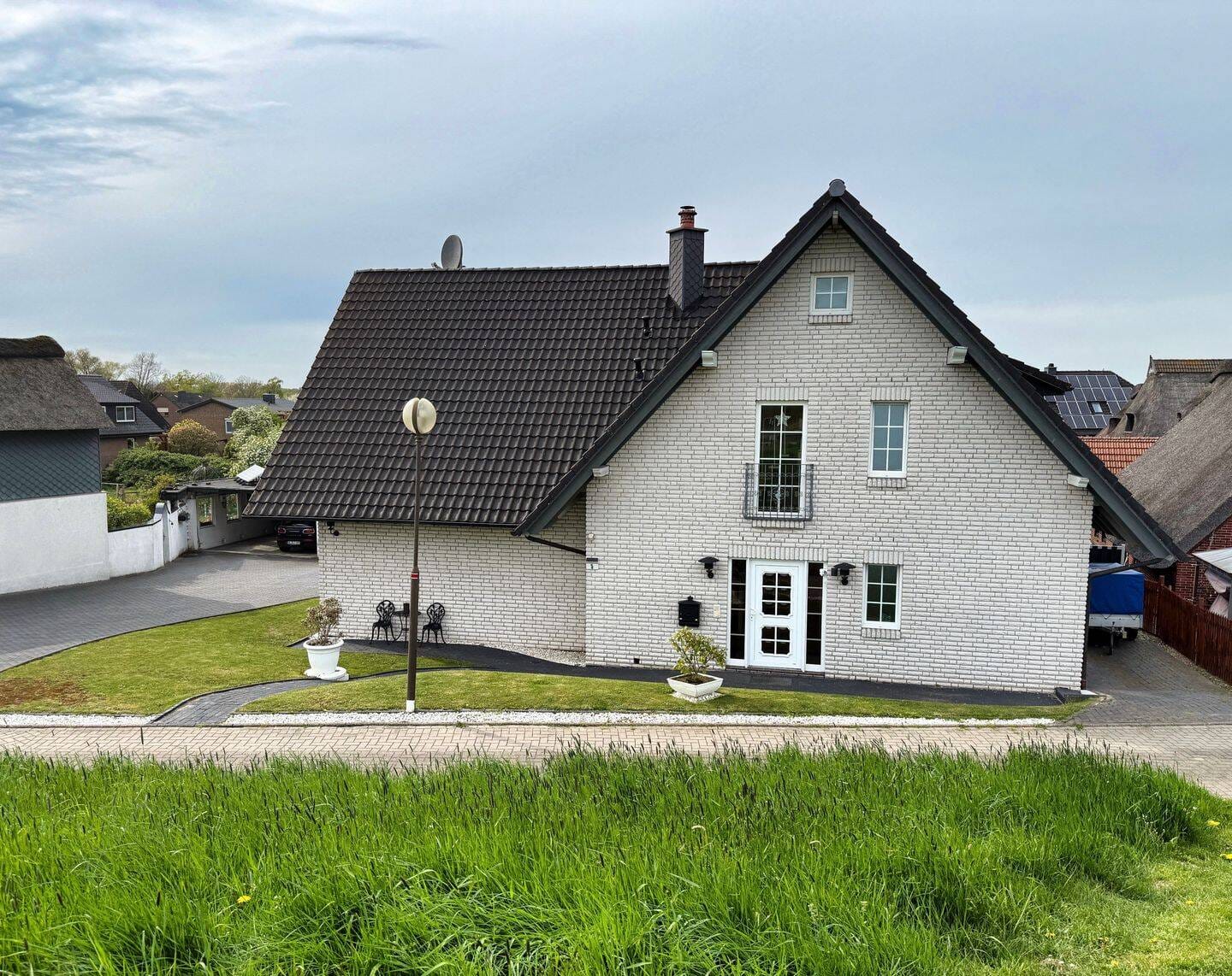 Immobilie in Lemwerder - Großzügiges ZweifamilZweifamilienhaus in ruhiger Lage nahe Weser – vielseitig nutzbar - Bild 2