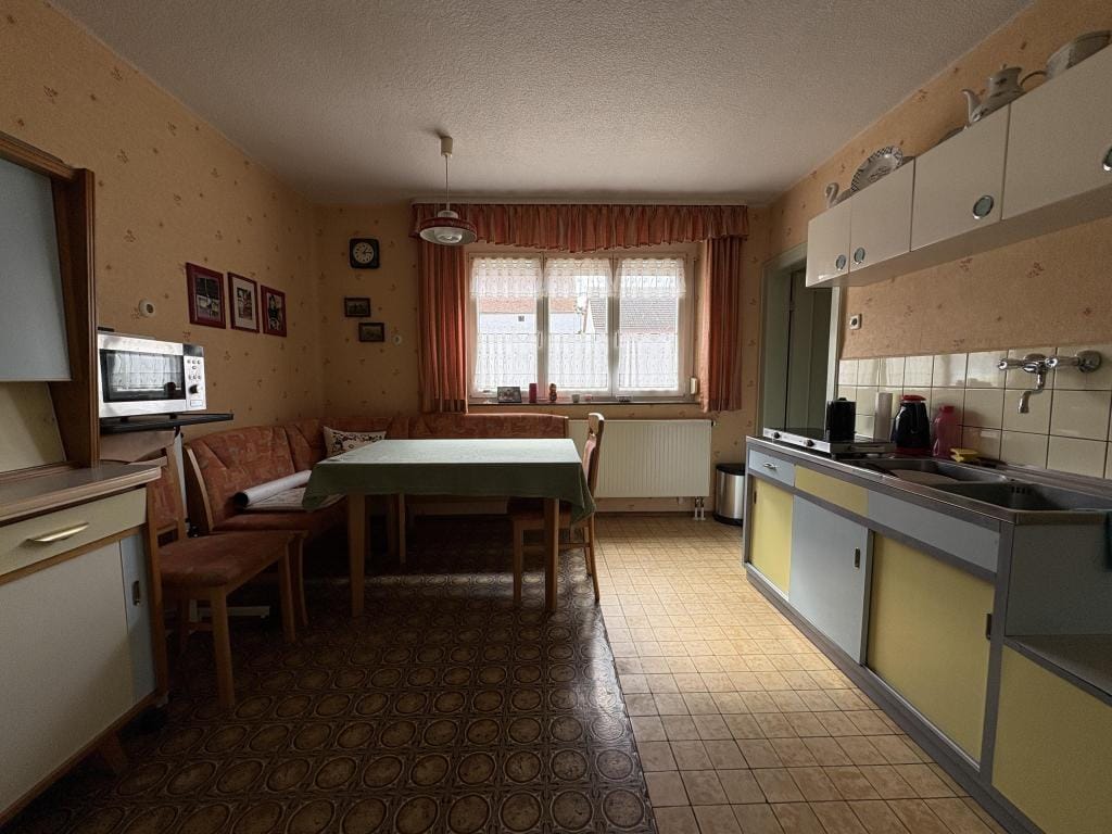 Immobilie in Meinheim - Gepflegtes Einfamilienhaus mit Nebengebäude und Entwicklungspotenzial - Bild 1
