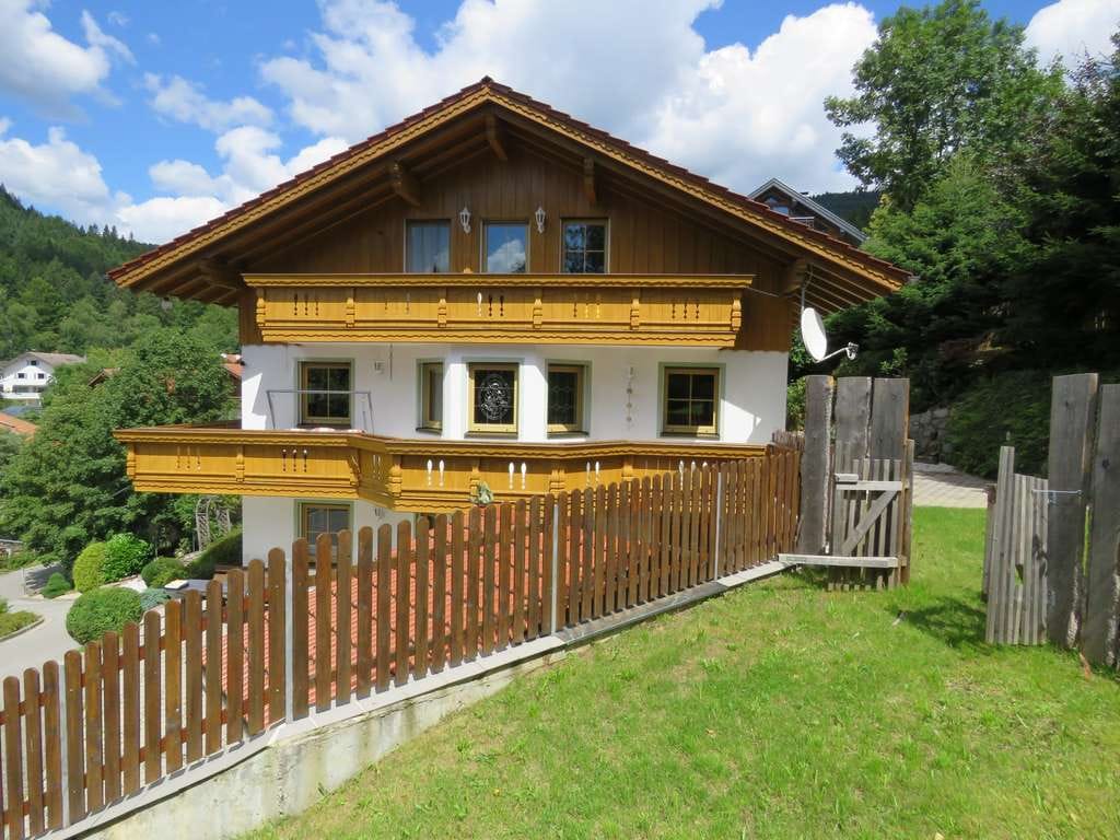 Immobilie in Bodenmais - Zweifamilien-Landhaus mit ELW in absolut ruhiger Höhenlage mit Ausblick in Bodenmais - Bild 3