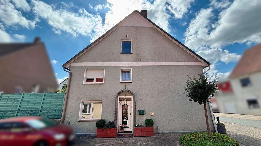 Immobilie in Willebadessen - Einfamilienhaus mit Garten und zusätzlicher Erholungsfläche - Bild 1