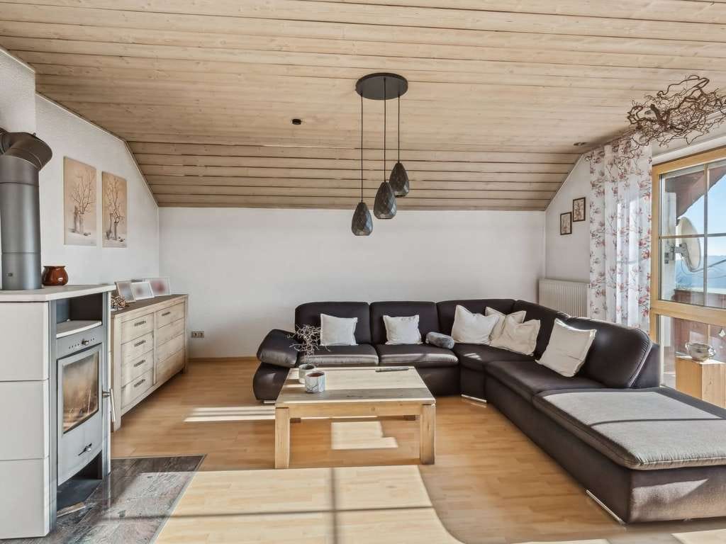 Immobilie in Beratzhausen - Schöne gepflegte 4-Zimmer-Dachgeschosswohnung in Beratzhausen/Rechberg - Bild 0