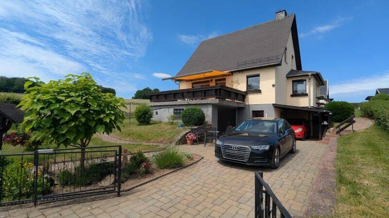Immobilie in Bad Gottleuba-Berggießhübel - Traumhafte Feldrandlage! Gepflegtes Einfamilienhaus mit großem Grundstück, Garage und massivem Nebengebäude - Bild 1