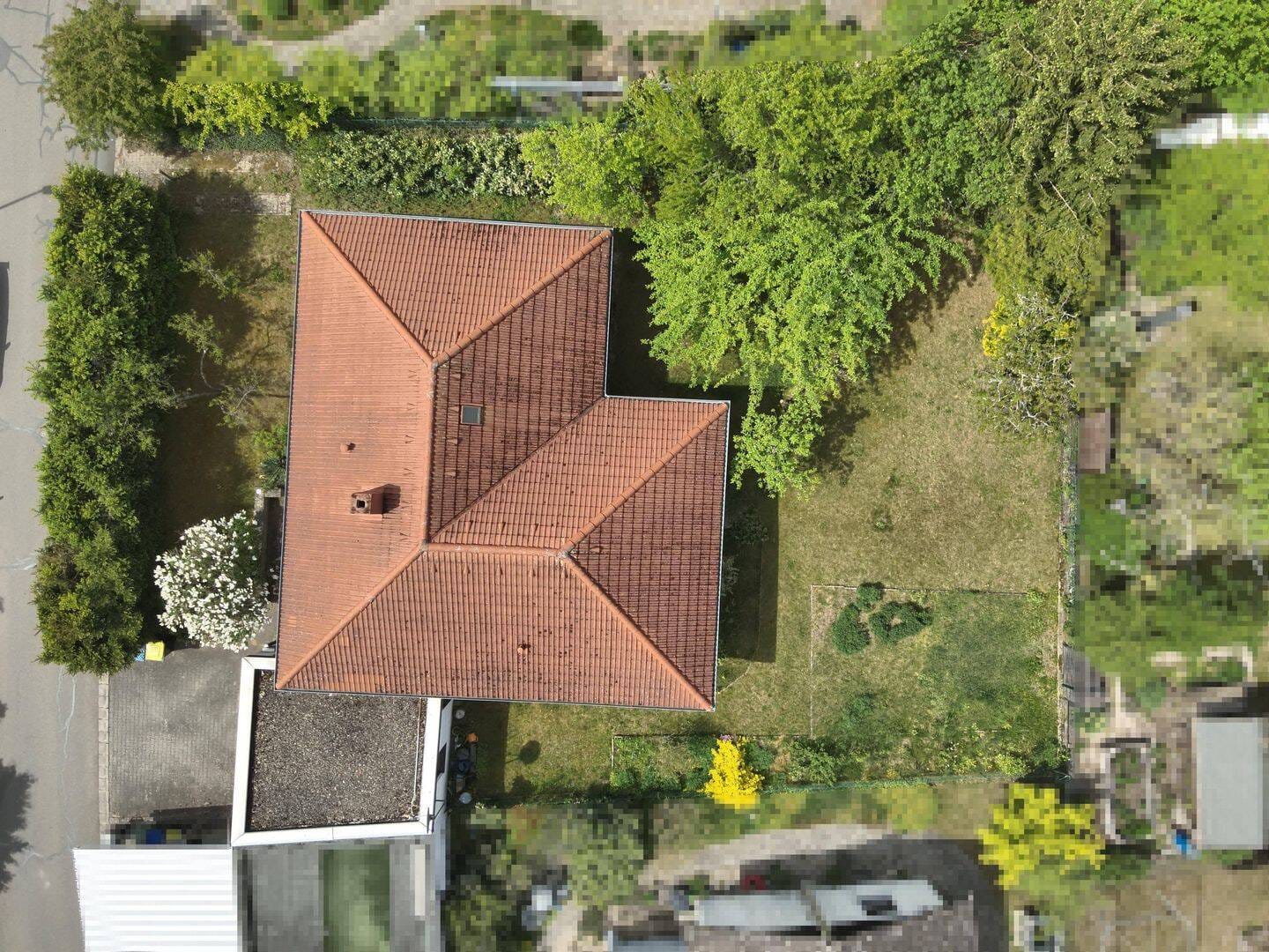 Immobilie in Heroldsbach - Handwerker aufgepasst! Bungalow mit Wohnen auf einer Ebene - Bild 3