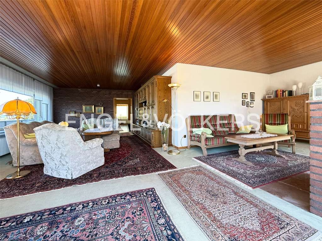 Immobilie in Mülheim-Kärlich - Großzügiges Anwesen, auch geeignet als Mehrgenerationshaus, in bester Höhenlage von Mülheim-Kärlich - Bild 2
