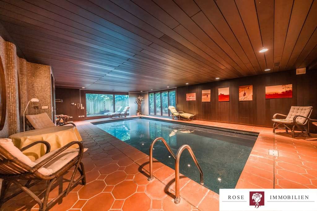 Immobilie in Schwaikheim - Aufgeteiltes Wohn- und Geschäftshaus mit Pool und Wellnesslandschaft in Schwaikheim - Bild 0
