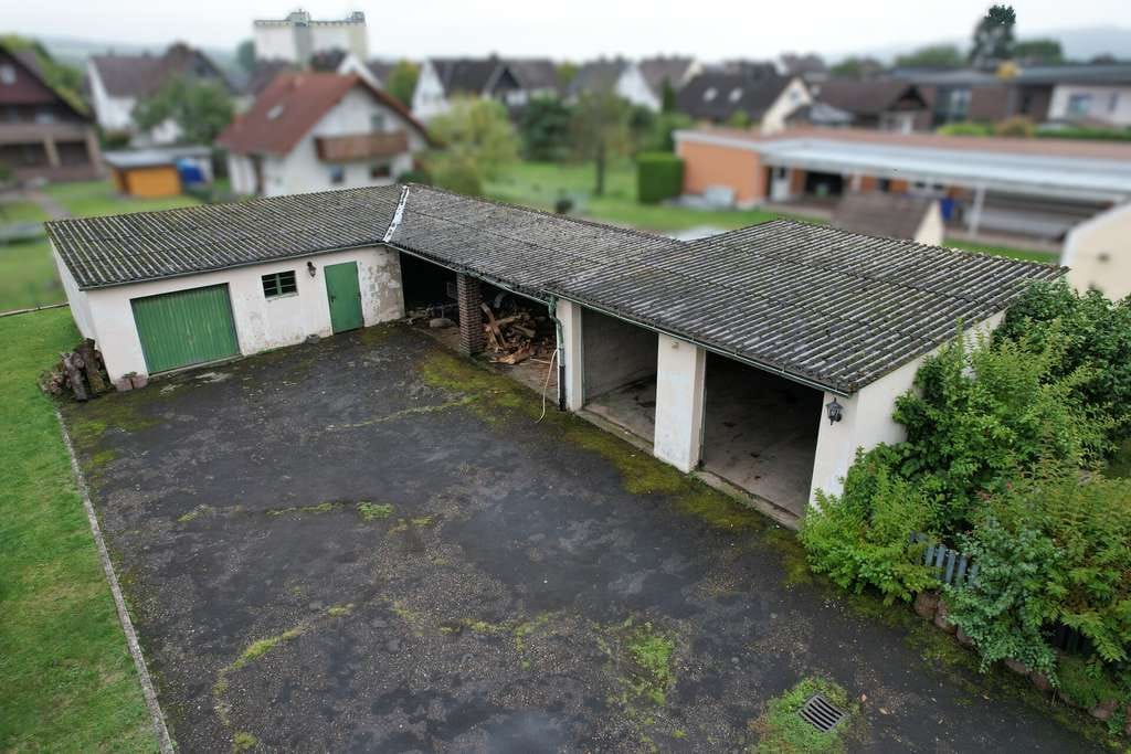 Immobilie in Beverungen - Massives Einfamilienhaus mit Garten und Garagen in Beverungen - Bild 3