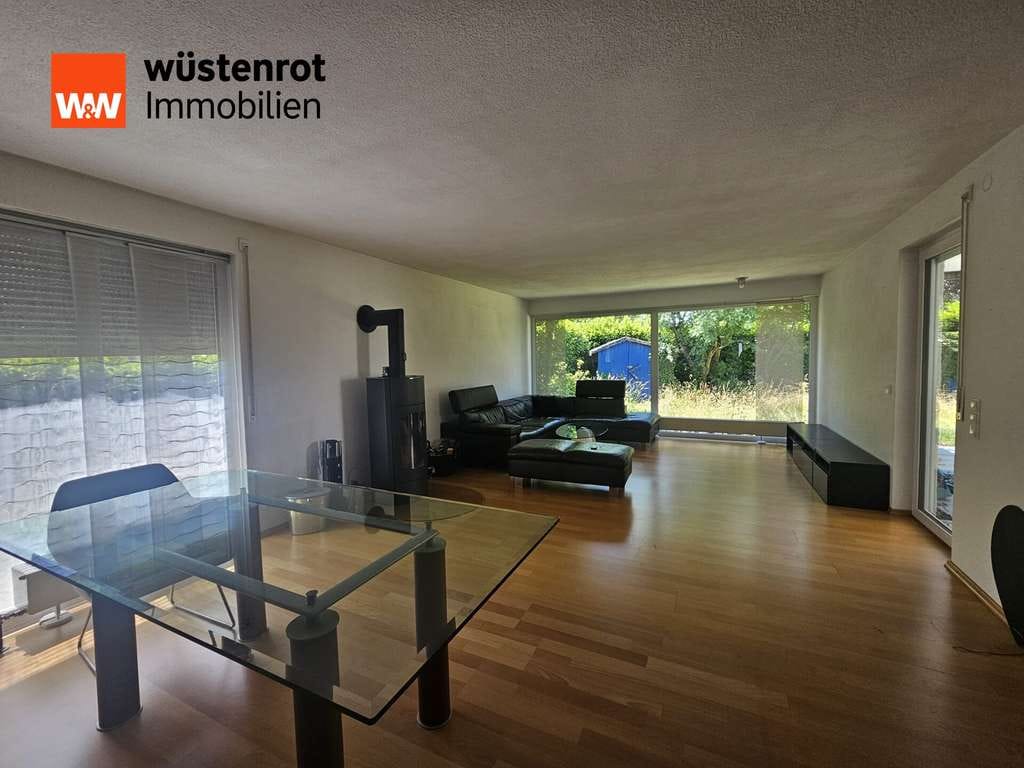 Immobilie in Gärtringen - Komplettes Haus als Doppelhaushälfte mit toller Ausstattung in sehr guter Wohnlage von Gärtringen! - Bild 2