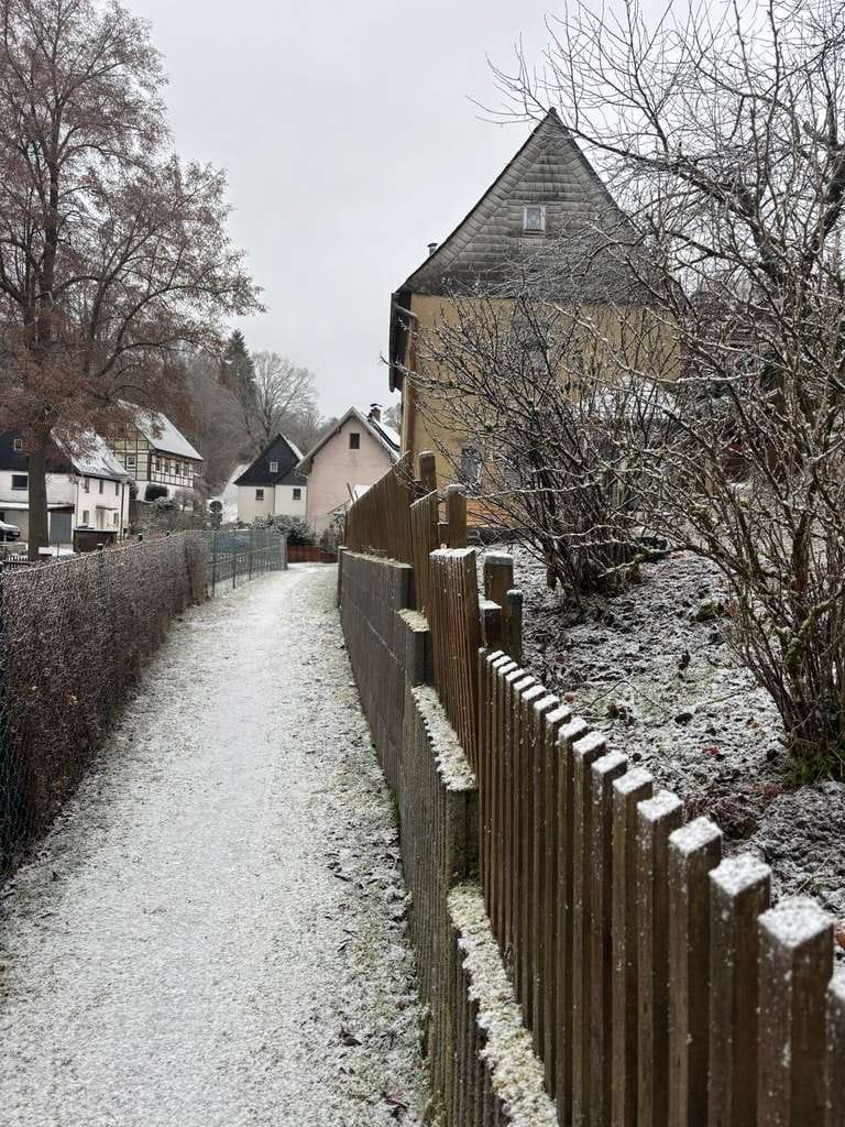 Immobilie in Augustusburg - Kleines Haus zum Um-und Ausbau - Bild 1