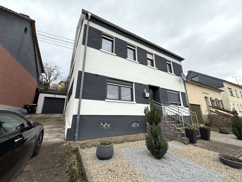 Immobilie in Wadern - Einfamilienhaus mit Garten, Garage und umfangreichen Erneuerungen in Wadern-Lockweiler - Bild 0
