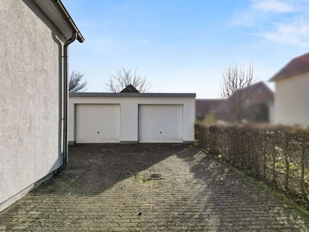 Immobilie in Schlangen - Einfamilienhaus in ruhiger Lage von Schlangen
mit großen Grundstück - Bild 2