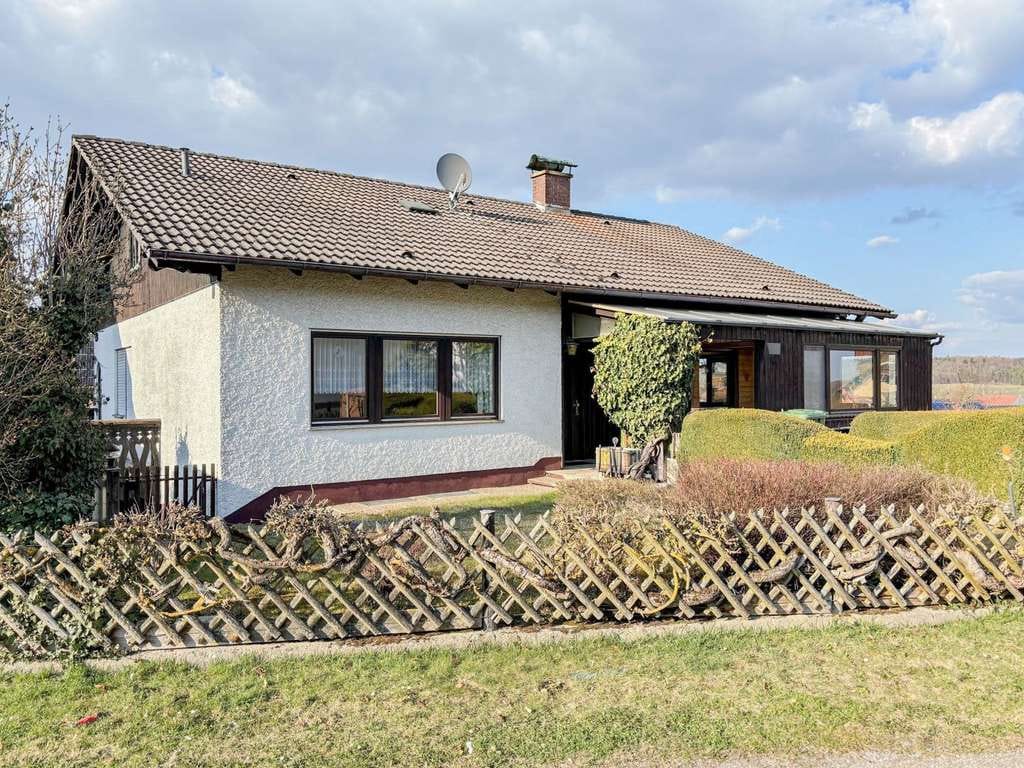 Immobilie in Brunn - Einfamilienhaus mit Einliegerwohnung in idyllischer Lage in Brunn-Frauenberg - Bild 0
