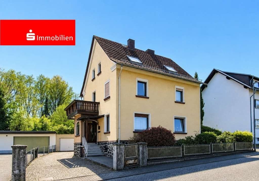 Immobilie in Waldbrunn - Einfamilienhaus mit Nebengebäude und Garage auf großem Grundstück in Waldbrunn-Hausen - Bild 0
