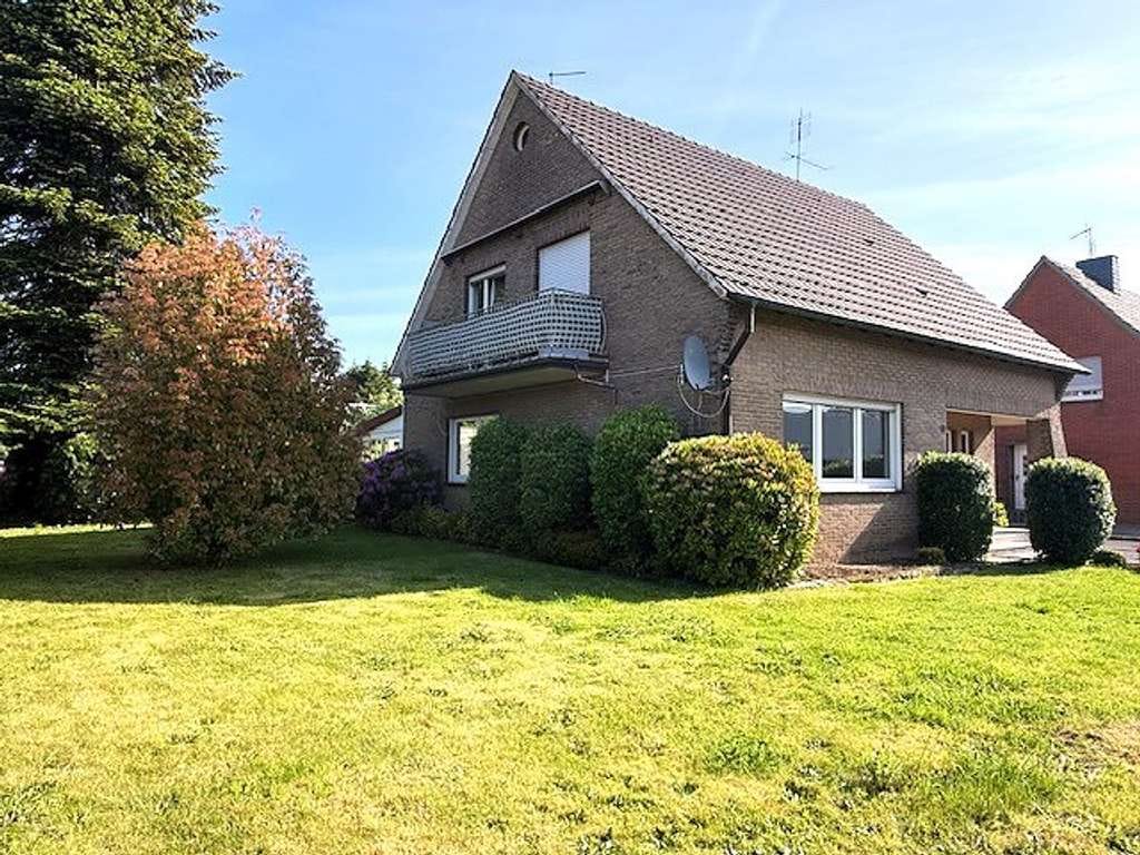 Immobilie in Brüggen - Charmantes Einfamilienhaus mit großem Grundstück und Entwicklungspotential - Bild 1