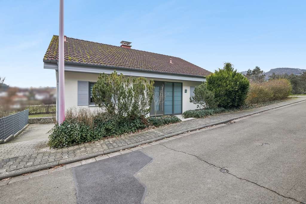 Immobilie in Niederstaufenbach - Charmantes Einfamilienhaus mit großem Grundstück und Möglichkeit zur Einliegerwohnung - Bild 1