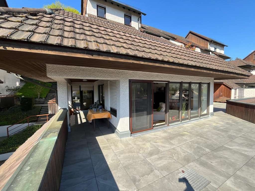Immobilie in Künzelsau - Großzügiges Wohnen mit Terrasse und Komfort in zentraler Lage von Künzelsau - Bild 2
