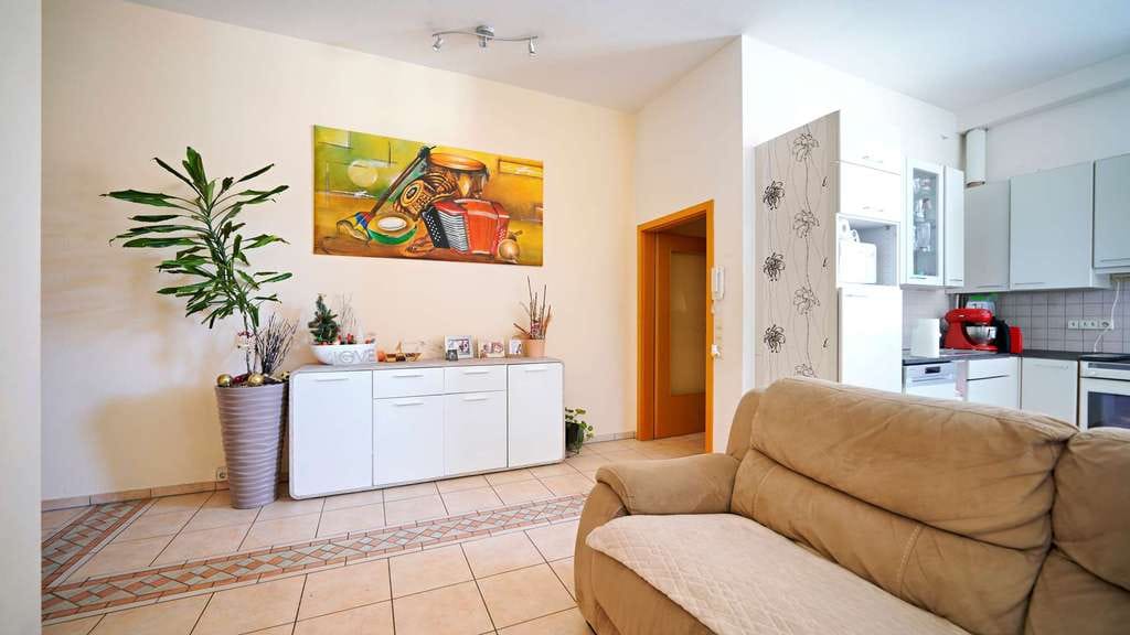 Immobilie in Gemmrigheim - Vermietete 3-Zimmer-Wohnung mit Balkon, TG-Stellplatz & Mietsteigerungsmöglichkeit - Bild 1