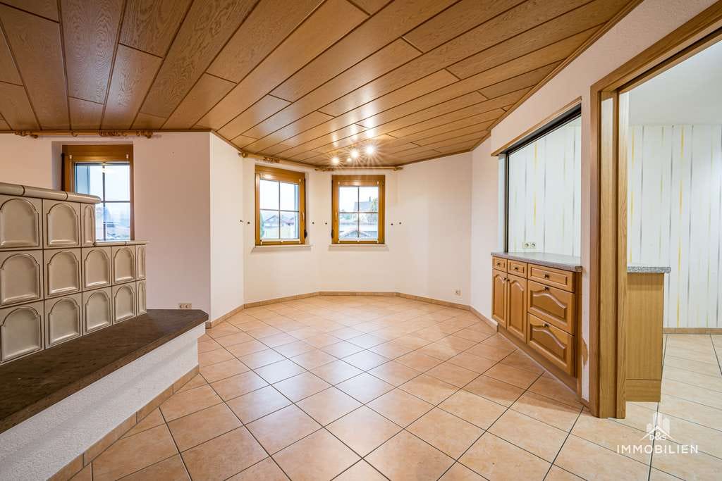 Immobilie in Herrischried - Großzügige 4-Zimmerwohnung mit Wohlfühlambiente, Balkon und Garage in ruhiger Lage von Herrischried - Bild 2