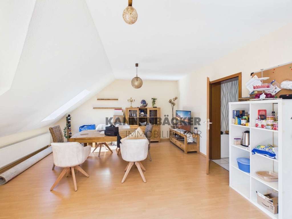 Immobilie in Höhr-Grenzhausen - Helle 2-ZKB-Wohnung mit Balkon und Stellplatz in ruhiger Lage - Bild 1