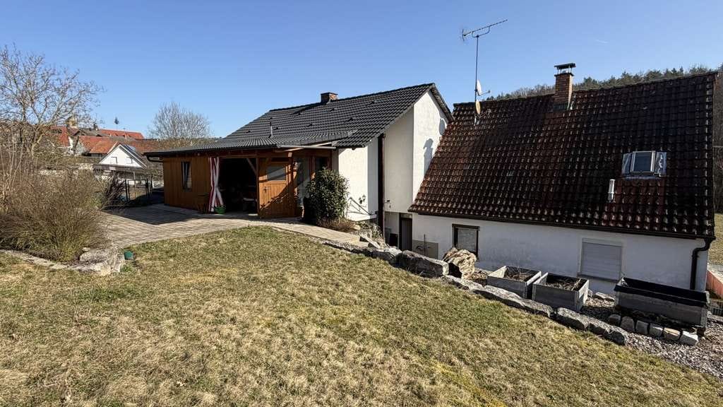 Immobilie in Rauhenebrach - Flexibel nutzbares Ein- bis Zweifamilienhaus mit großem Grundstück in Rauhenebrach - Bild 0