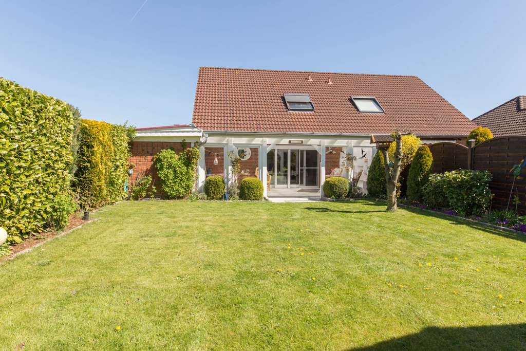 Immobilie in Wees - Dörflich und stadtnah Wohnen 
mit Kaltwintergarten & Gartenteich - Bild 0