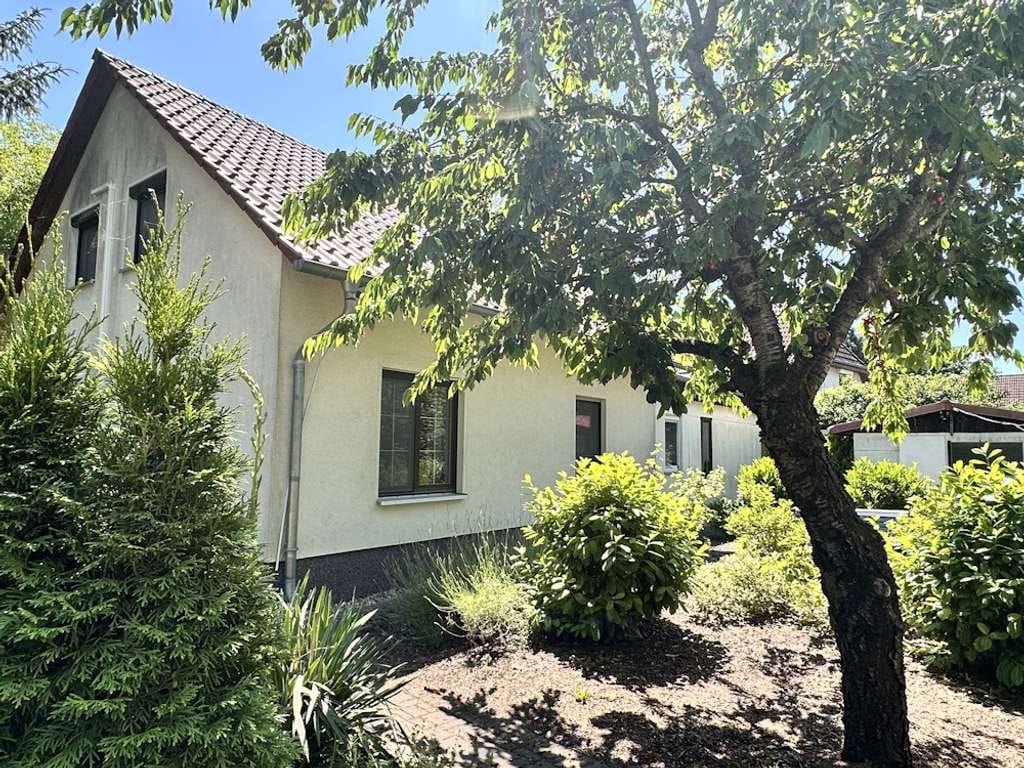 Immobilie in Brieselang - Massives Einfamilienhaus mit Einliegerwohnung auf Eckgrundstück in Brieselang - Bild 4