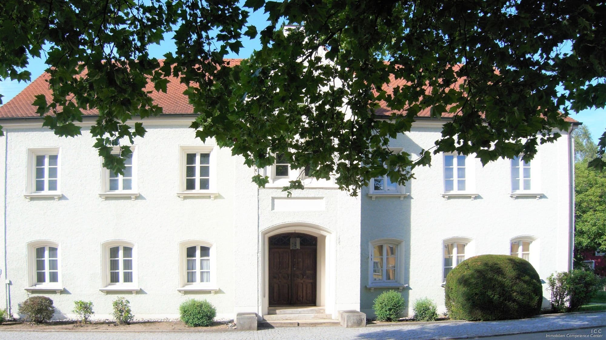 Immobilie in Rotthalmünster - Historisches Sakralgebäude - Mädchenschule
bis zu 10 Wohnungen oder Apartments möglich
Stadthaus in Herzen von Rotthalmünster - Bild 3