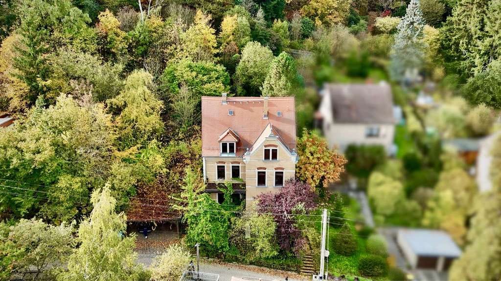 Immobilie in Tharandt - Stilvoll saniert, Zweifamilienvilla mit Blick in Tharandter Höhe! Studentenapartments o.Selbstbezug! - Bild 0