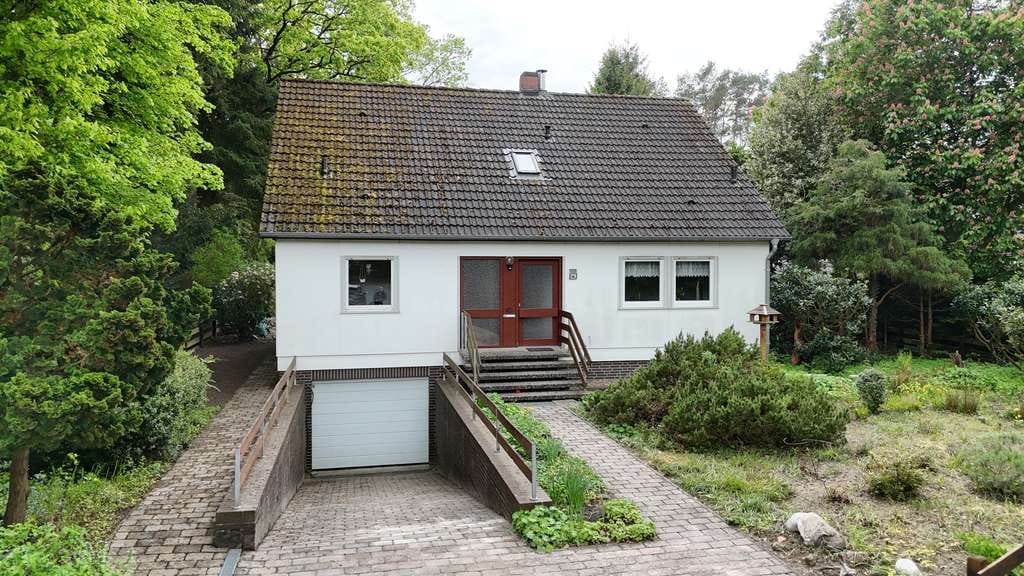 Immobilie in Meinersen - Gepflegtes Wohnhaus mit Garage auf  schön angelegtem Grundstück - Bild 2