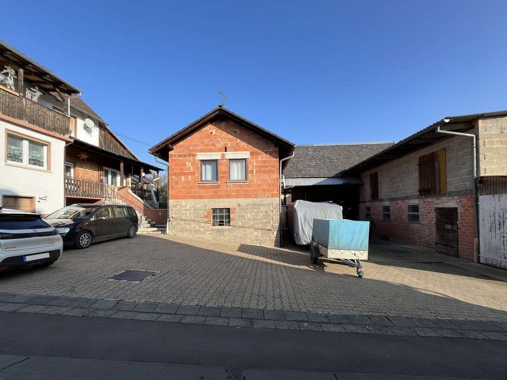 Immobilie in Ranstadt - Hofanwesen mit Haupthaus, ELW u. Nebengebäuden (Scheune + Stall) auf großem Grundstück - Bild 0