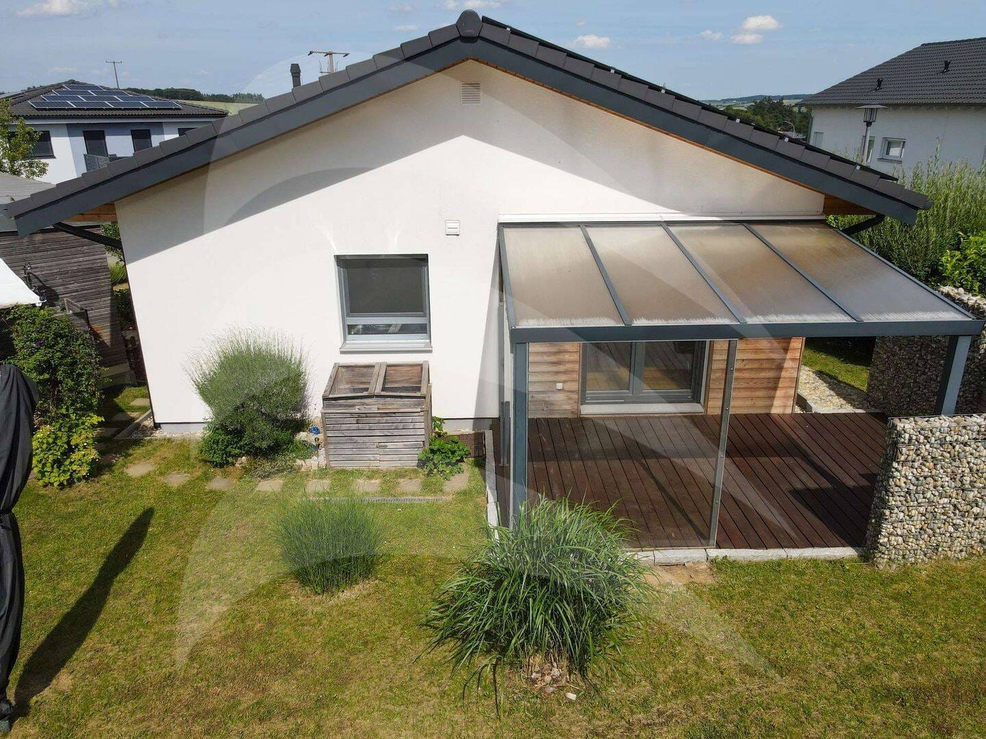 Immobilie in Mallersdorf-Pfaffenberg - Moderner & hochwertiger Bungalow mit liebevoll gestaltetem Garten und nachhaltigem Energiekonzept - Bild 4