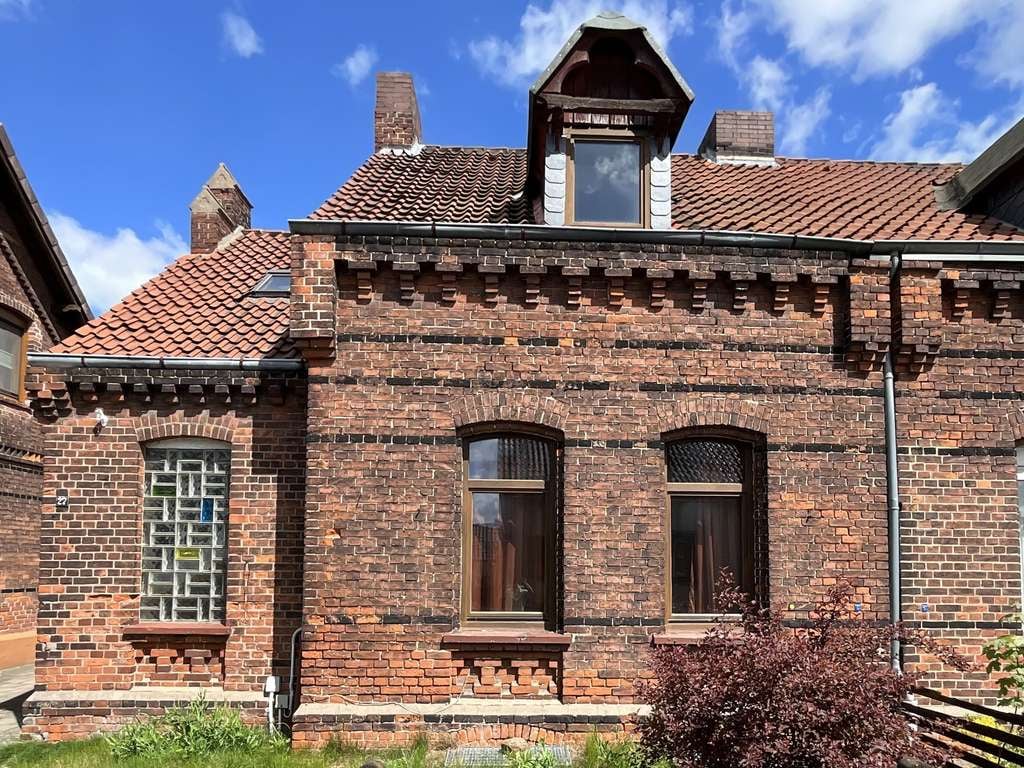 Immobilie in Nienburg/Weser - Wohnen mit Flair – Historische Doppelhaushälfte in zentraler Lage - Bild 1