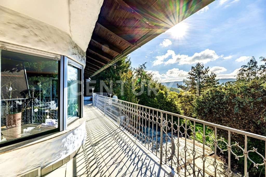 Immobilie in Altdorf bei Nürnberg - Einfamilienhaus mit Einliegerwohnung und traumhaftem Ausblick - Bild 1