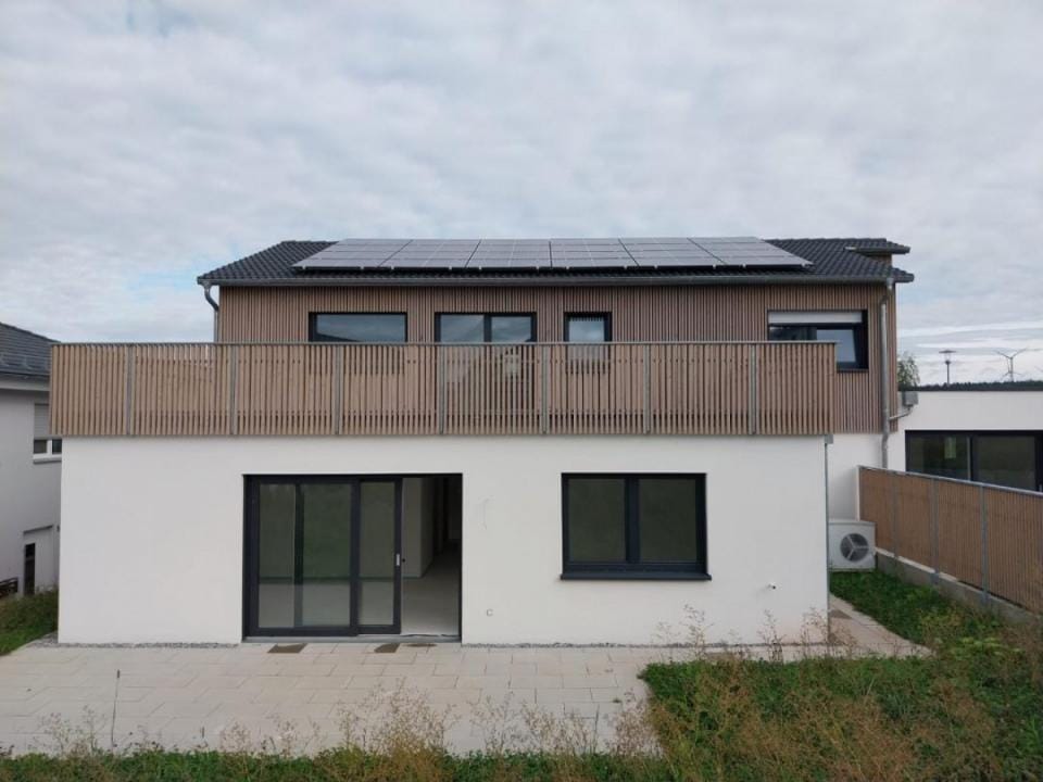 Immobilie in Jagstzell - Wunderschöne, helle 4,5 Zi Neubau-Wg mit großer Dachterrasse, PV-Anlage, Garage u. Stellplatz - Bild 0