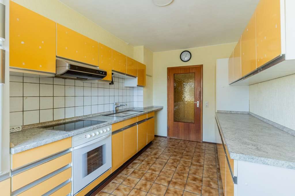 Immobilie in Bischofsheim - 3-Zimmer-Dachgeschosswohnung mit Tageslichtbad und Garage in kleinem Mehrfamilienhaus - Bild 4