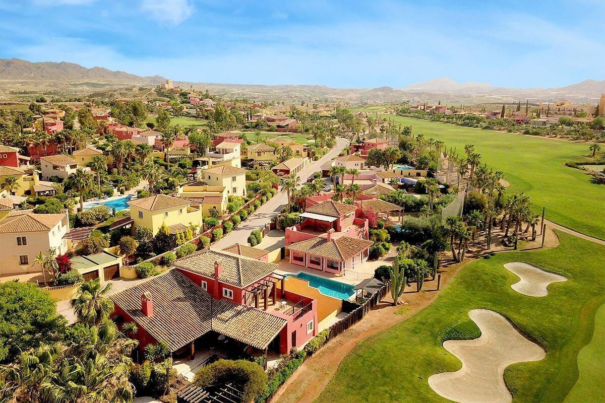 Immobilie in Langenleuba-Niederhain - ATEMBERAUBENDE NEU GEBAUTE VILLEN IM DESERT SPRINGS RESORT - Bild 2