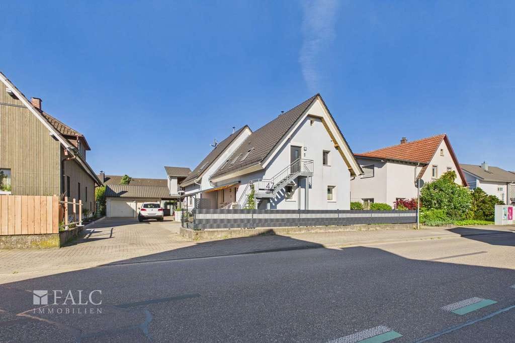 Immobilie in Schutterwald - Umfassend modernisiertes und in weiten Teilen saniertes und zentrales Wohnhaus mit Einliegerwohnung - Bild 2