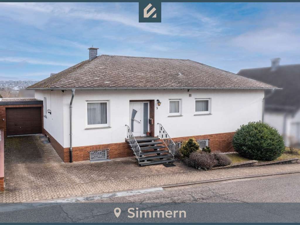 Immobilie in Altweidelbach - Großzügiger Bungalow mit Garage, möglicher Einliegerwohnung und pflegeleichter Grünfläche - Bild 0