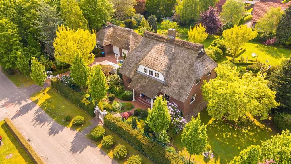 Immobilie in Hesel - Leben im eigenen Park – exklusives Landhaus auf 4.500 m² Naturgrundstück - Bild 0