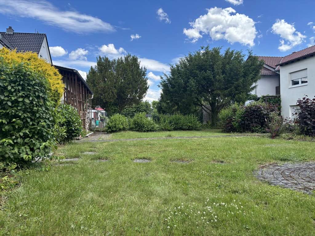 Immobilie in Lahnau - Vielseitiges 3 Parteien Wohnhaus in Lahnau - ideal für Mehrgenerationen-Wohnen - Bild 2