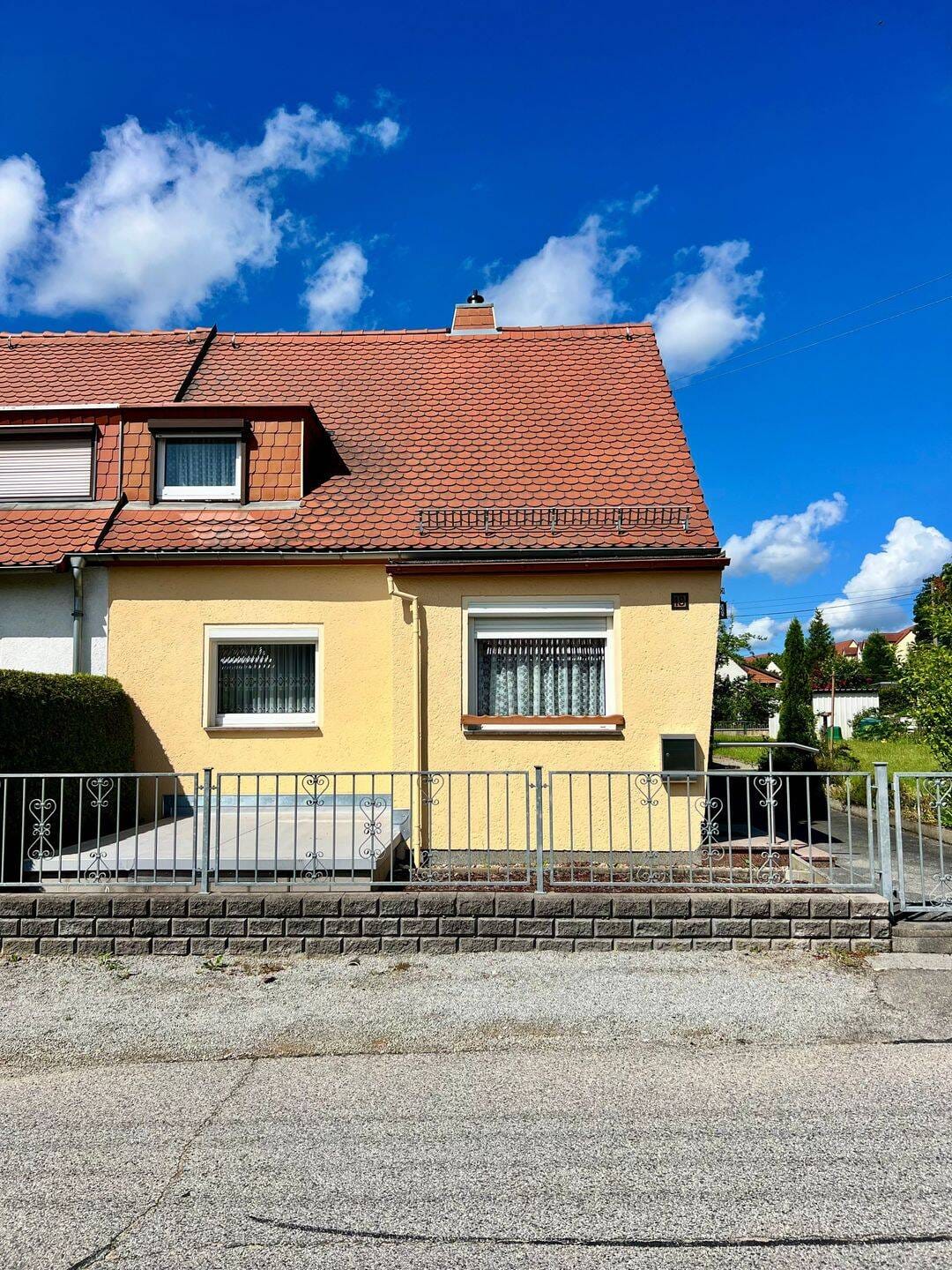 Immobilie in Bischofswerda - Doppelhaushälfte mit großzügigem Grundstück in ruhiger Wohnlage (provisionsfrei!) - Bild 0